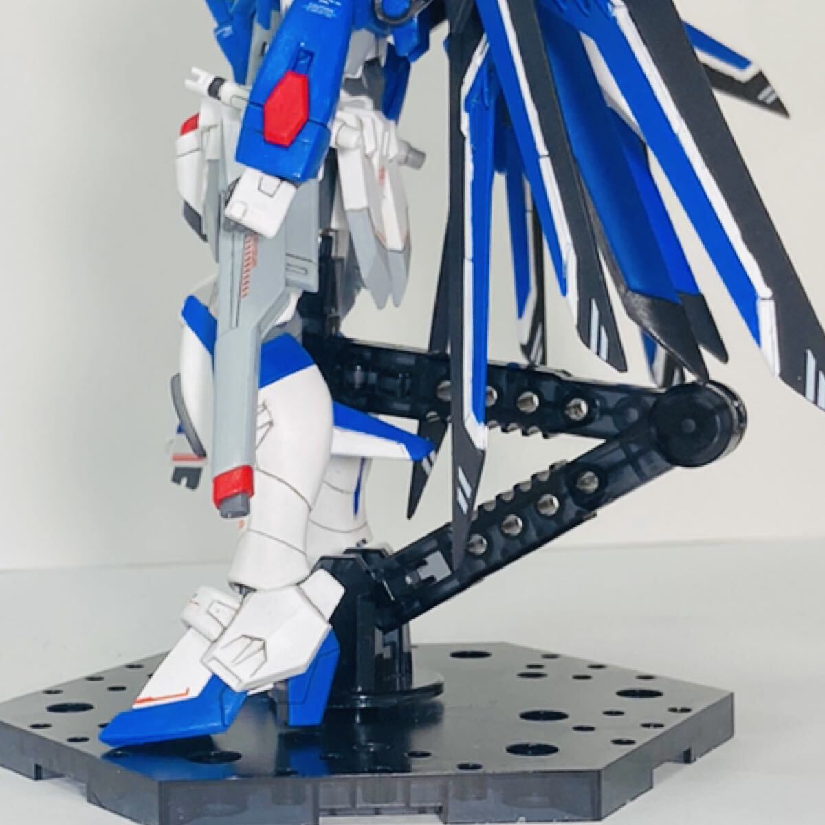 HGCE1/144ライジングフリーダムガンダム改修塗装済み完成品　　ガンダムシードフリーダム_画像7