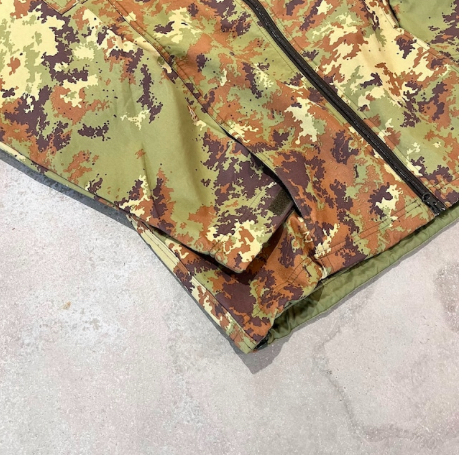 イタリア軍 迷彩 ジャケット カモ 米軍実物 ITALIAN ARMY VEGETATO CAMO SOFT SHELL JACKET 美品 希少_画像2