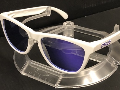 ★25%OFF★ OAKLEY オークリー サングラス 【Frogskins】 POLISHED WHITE/ VIOLET IRIDIUM 009013-35 【送料無料※沖縄離島は除く】