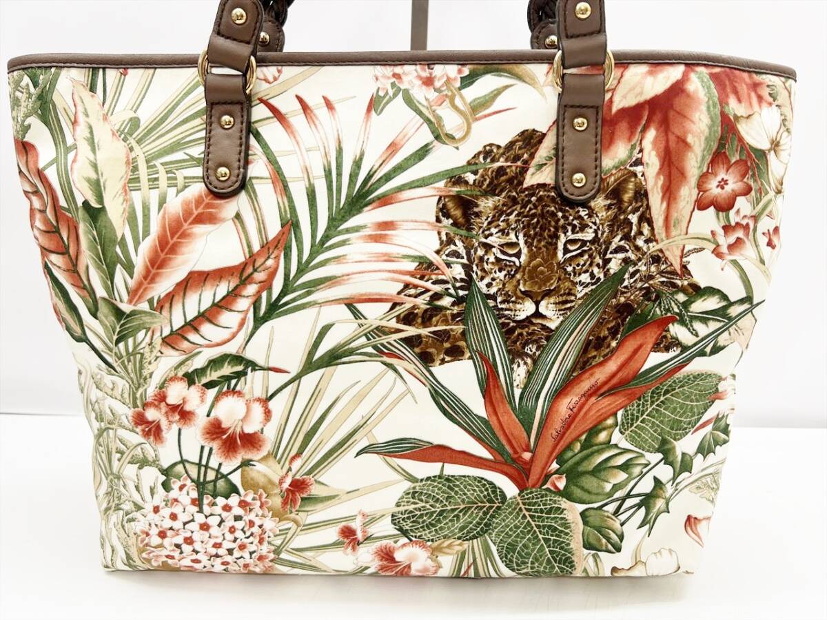☆人気☆【FERRAGAMO】☆ダブル ガンチーニ トートバッ.グ☆ フェラガモ FERRAGAMO ダブルガンチーニ トートバッグ
