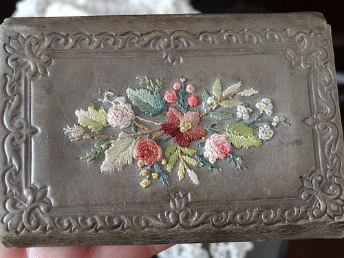Grace античный Англия производства 1890 год примерно Victoria n натуральная кожа ( кожа ). цветок. рука вышивка . сделал переносной. шитье * комплект инструмент имеется 