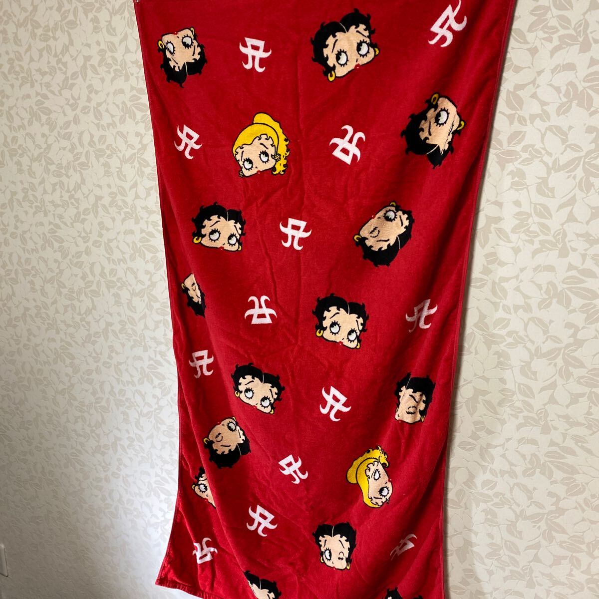 浜崎あゆみ　ベティ Betty Boop コラボ　大判バスタオル　ビーチタオル　赤　レッド　コンサート　ツアー　グッズ　コレクション　レア_画像1