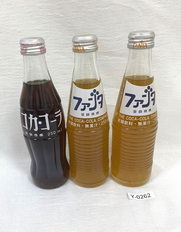 262Y【観賞/コレクション用】未開栓 3点◆コカ・コーラ/ファンタ◆250ml 瓶◆Coca-Cola FANTA◆飲用不可/賞味期限切れ◆昭和レトロ_画像1