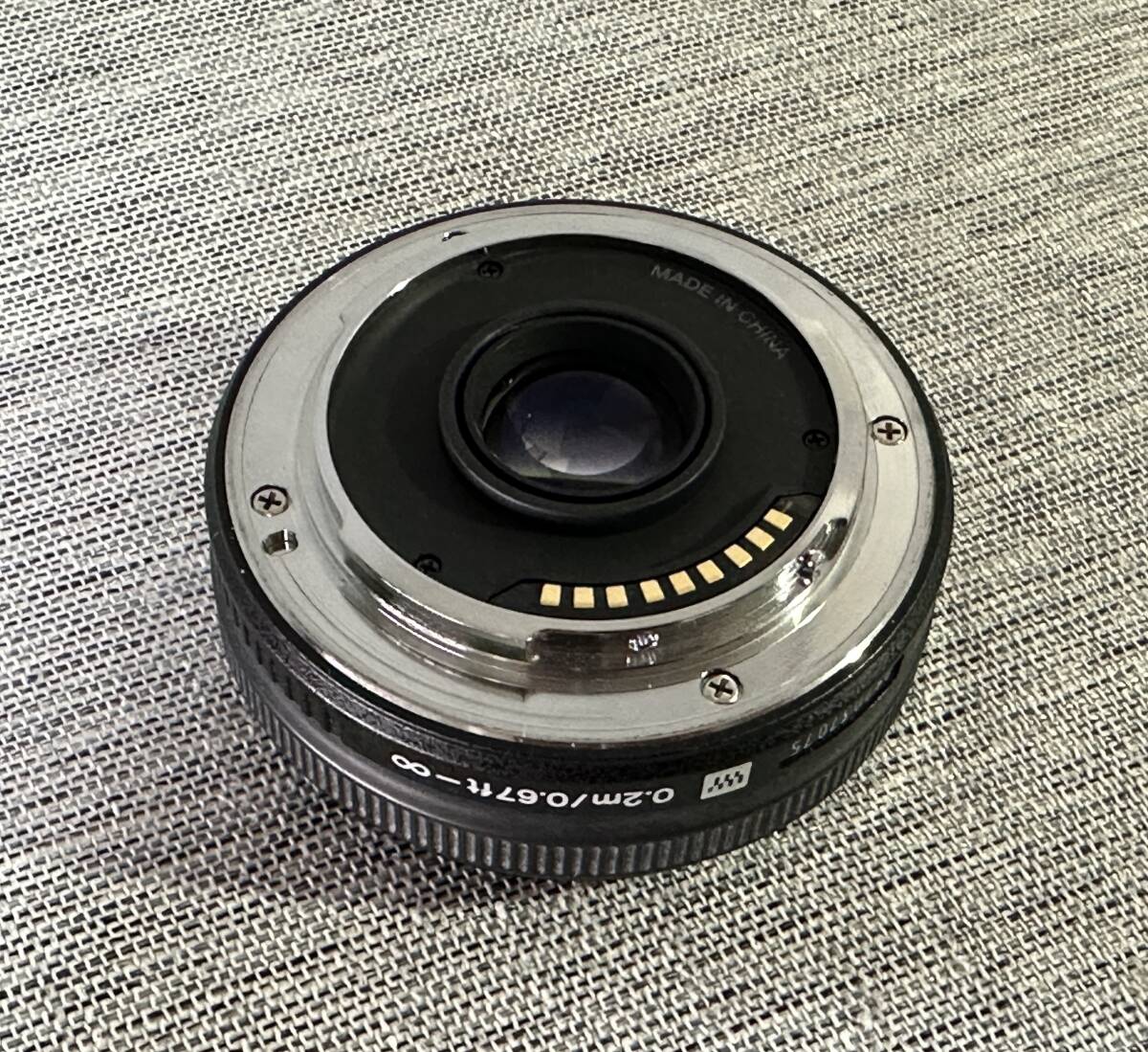 オリンパス ズイコーデジタル25mm F2.8 パンケーキレンズ美品 純正レンズフードLH-43付き_画像6