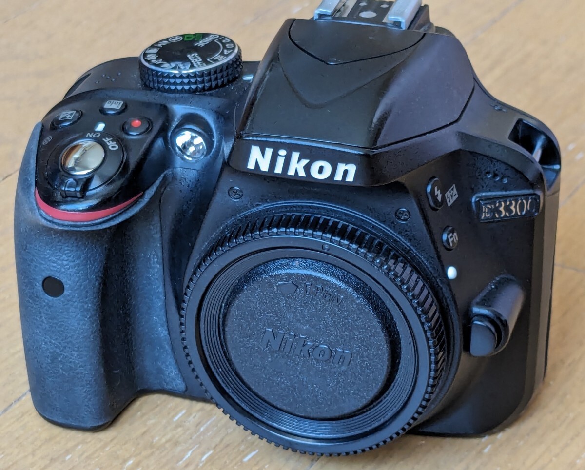 Nikon D3300 ボディ　液晶ヒビ有り _画像1