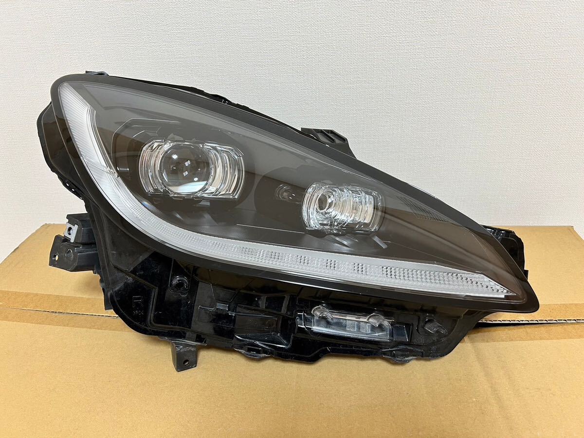 トヨタ GR86 SZ ZN8 LED ヘッドライト 右 KOITO 100-6046M YL _画像1