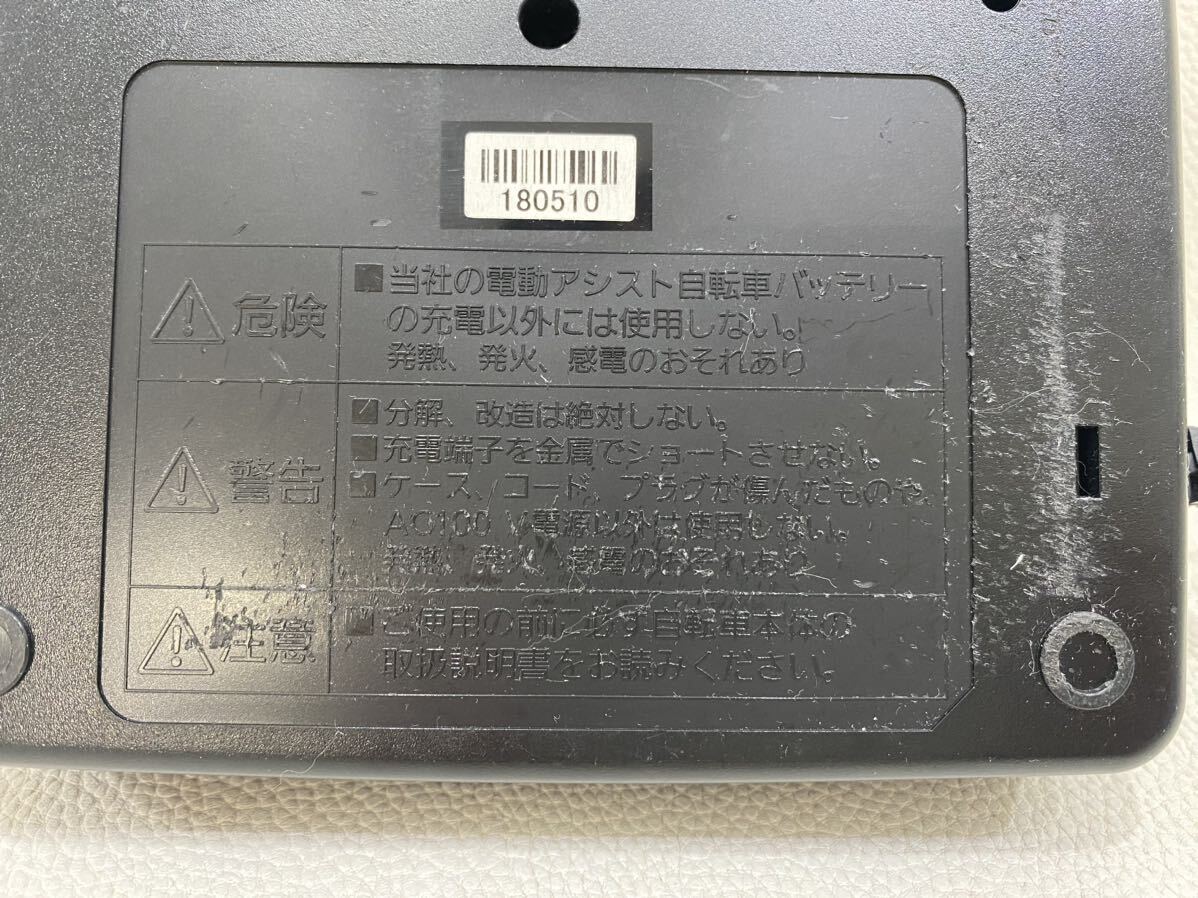 R4C744◆ パナソニック Panasonic 電動自転車用 バッテリー充電器 NKJ074Z 電動アシスト自転車用充電器_画像8