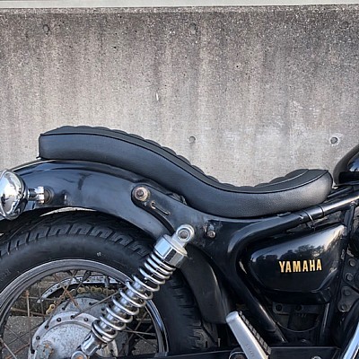 新品未使用 Virago250用 コブラシート ビラーゴ250用タックロール シート 黒 ブラック タンデムシート ビラーゴ 国産アメリカン カスタム_取り付け例。ブラックも出品中です