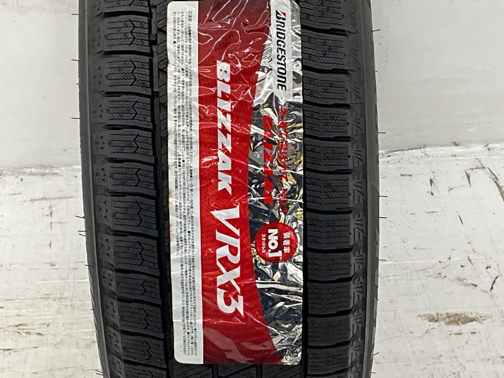 新品タイヤ 処分特価 1本のみ 205/45R17 84Q ブリヂストン BLIZZAK VRX3 冬 スタッドレス 205/45/17 アクア 国産 日本製 b5616の画像2