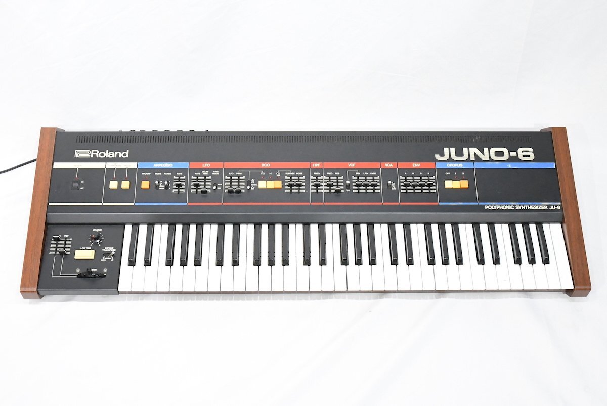 Roland ローランド JUNO-6 アナログシンセサイザー ハードケース付き 現状品 Y20791075の画像2