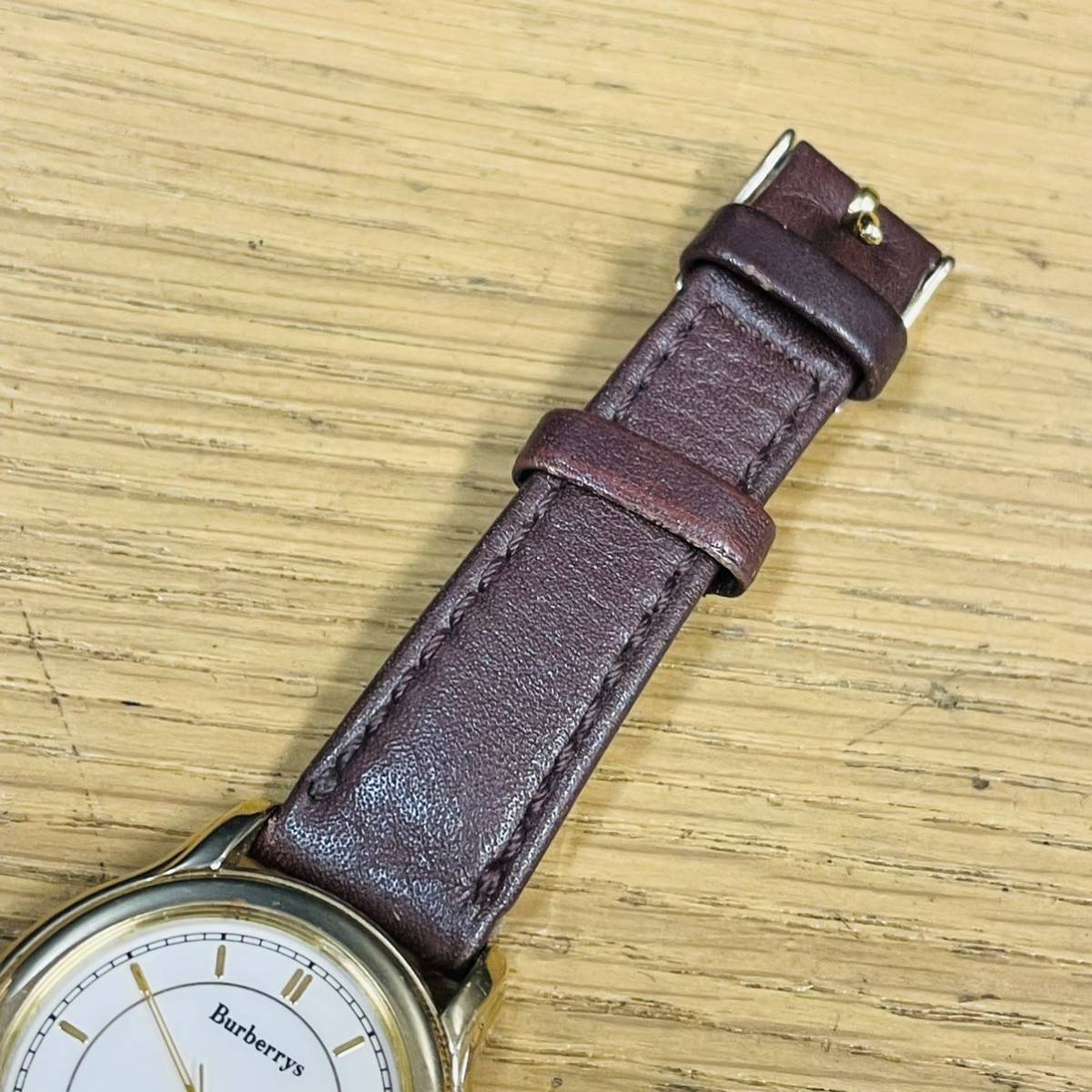 稼働品 Burberrys バーバリー クォーツ 腕時計 ホワイト文字盤 5530-F52304 NN9826_画像2