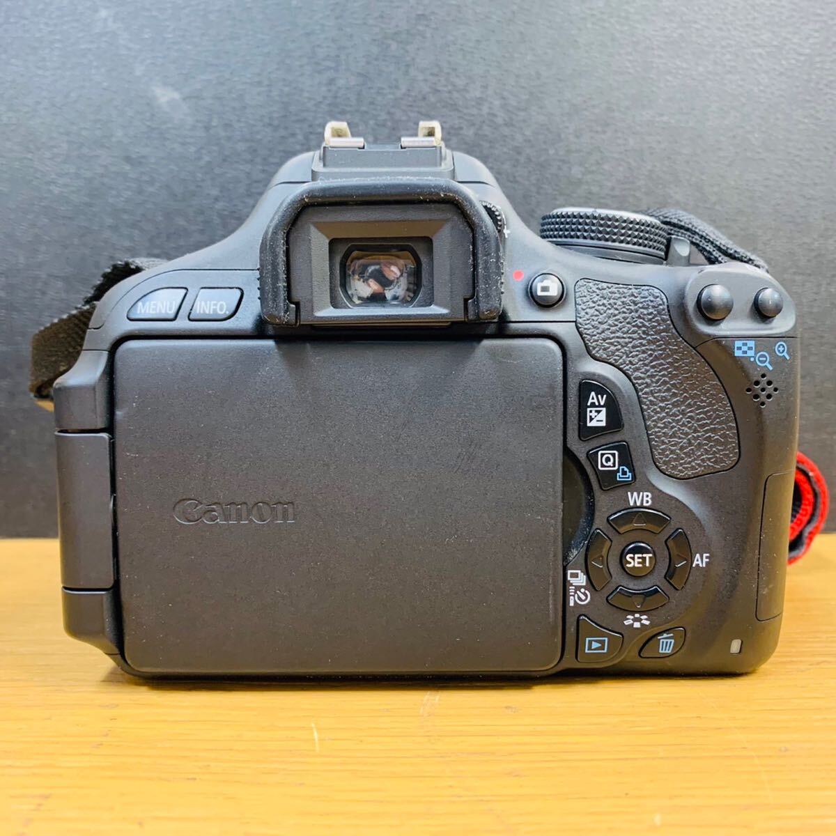 Canon EOS kiss x5 ダブルズームキット ショット数3,083回 NN606_画像3