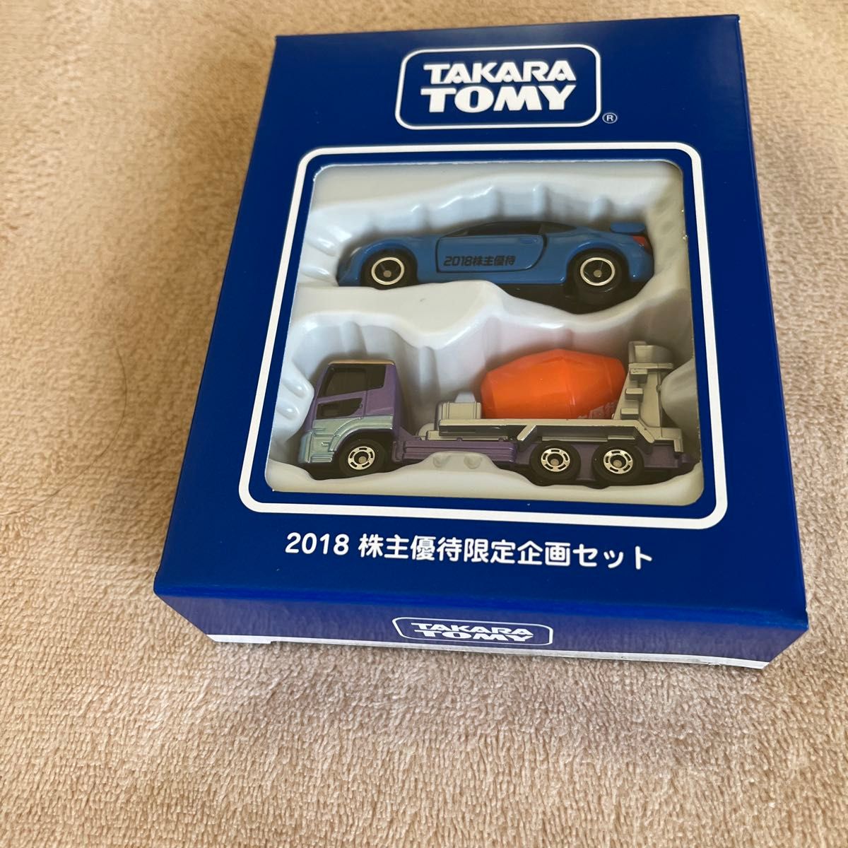 タカラトミー 株主優待トミカ クオンミキサー車トヨタ86