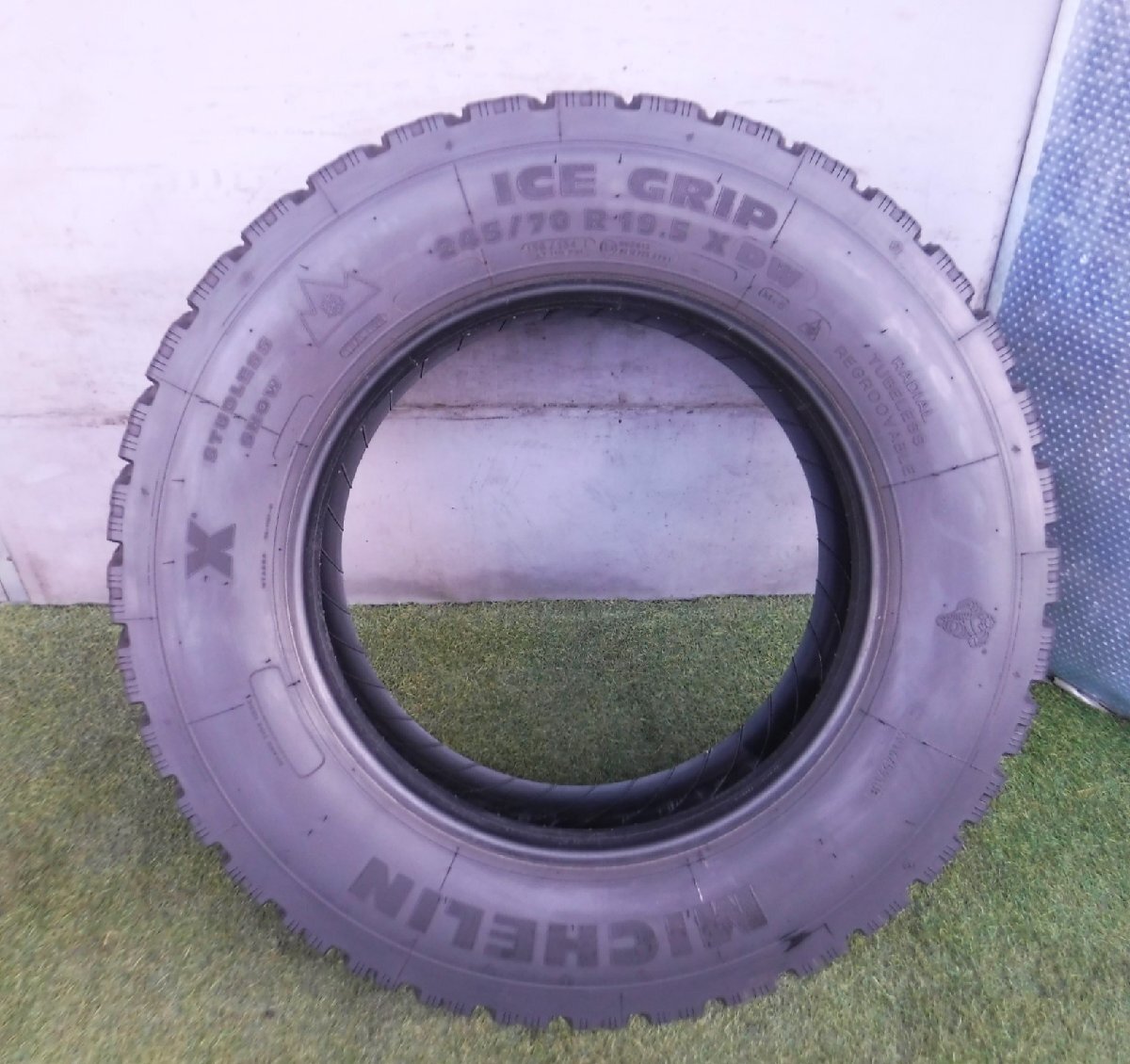 ★245/70R19.5, ミシュラン ICE GRIP XDW!！倉庫保管品!!冬用スタッドレス!!直接引取大歓迎!!☆中型トラックなどに!!2本セット価格!!_A327_画像5