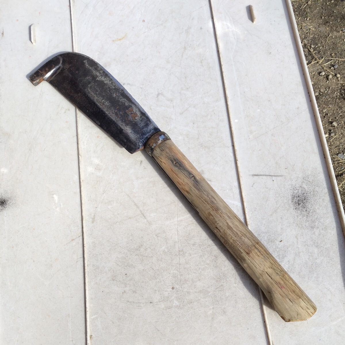  small of the back hatchet branch strike . for mountain . mountain work for outdoor ( used )