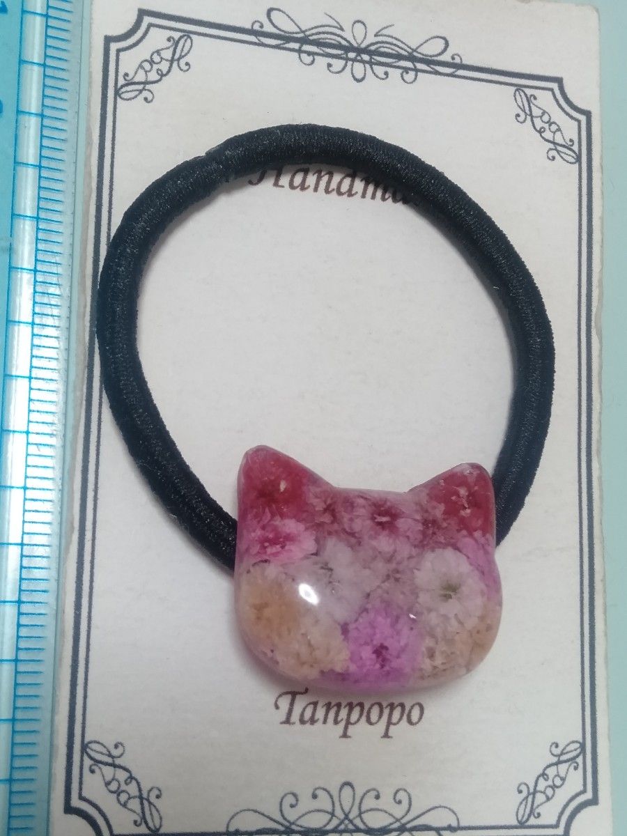 ヘアゴム ハンドメイド レジン★ 可愛い かすみ草 猫ちゃん ピンク色 赤色 系