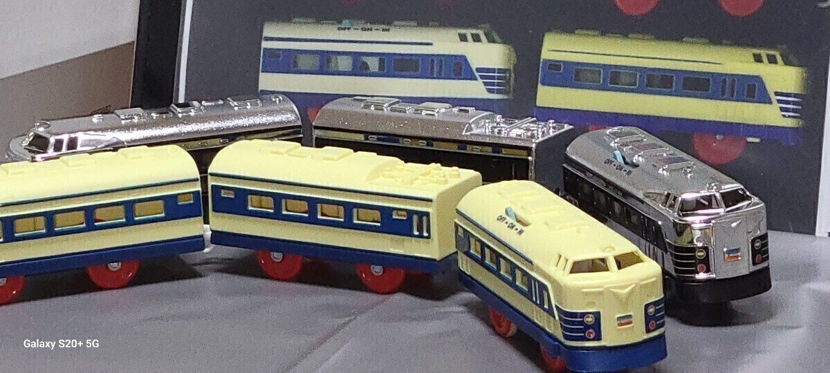 (10*)Tomy Newport Beach USA Train Novelty -( unused ) Mix color silver,. yellow, light yellow color 