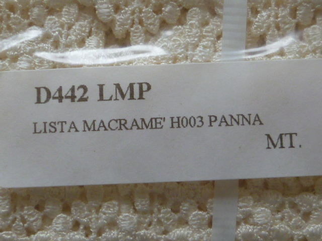 ★D442 LMP Made in Italy 繊細なポリエステルケミカルレース　かわいい草花のような柄　アイボリー　6.7ｍ_画像2