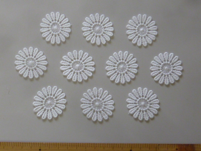 （345）繊細なレーヨンケミカルレース　繊細な草花柄　白色　10枚_画像1