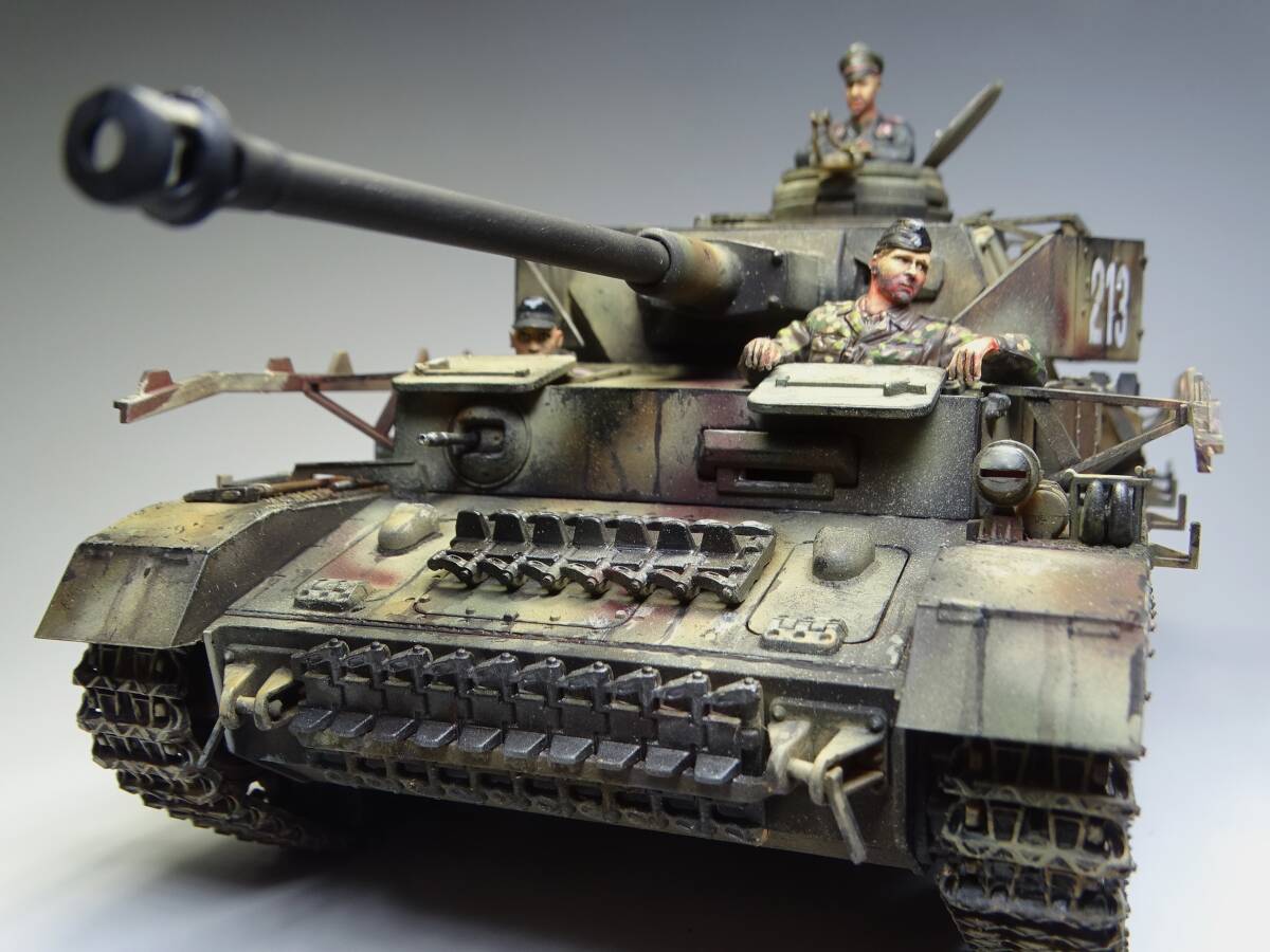 1/35　ドイツⅣ号戦車J型　人形3体付き塗装済み完成品_画像2