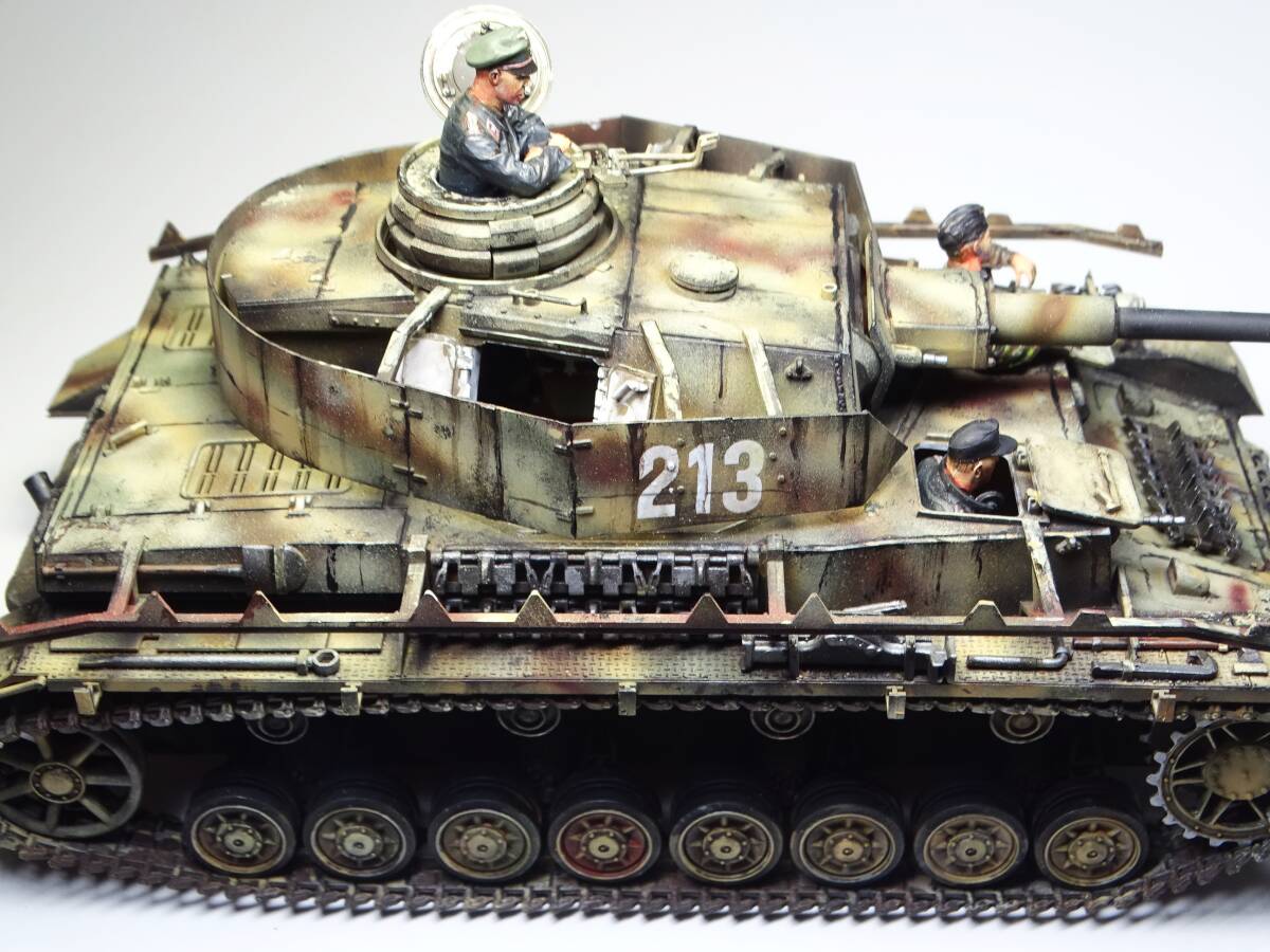 1/35　ドイツⅣ号戦車J型　人形3体付き塗装済み完成品_画像6