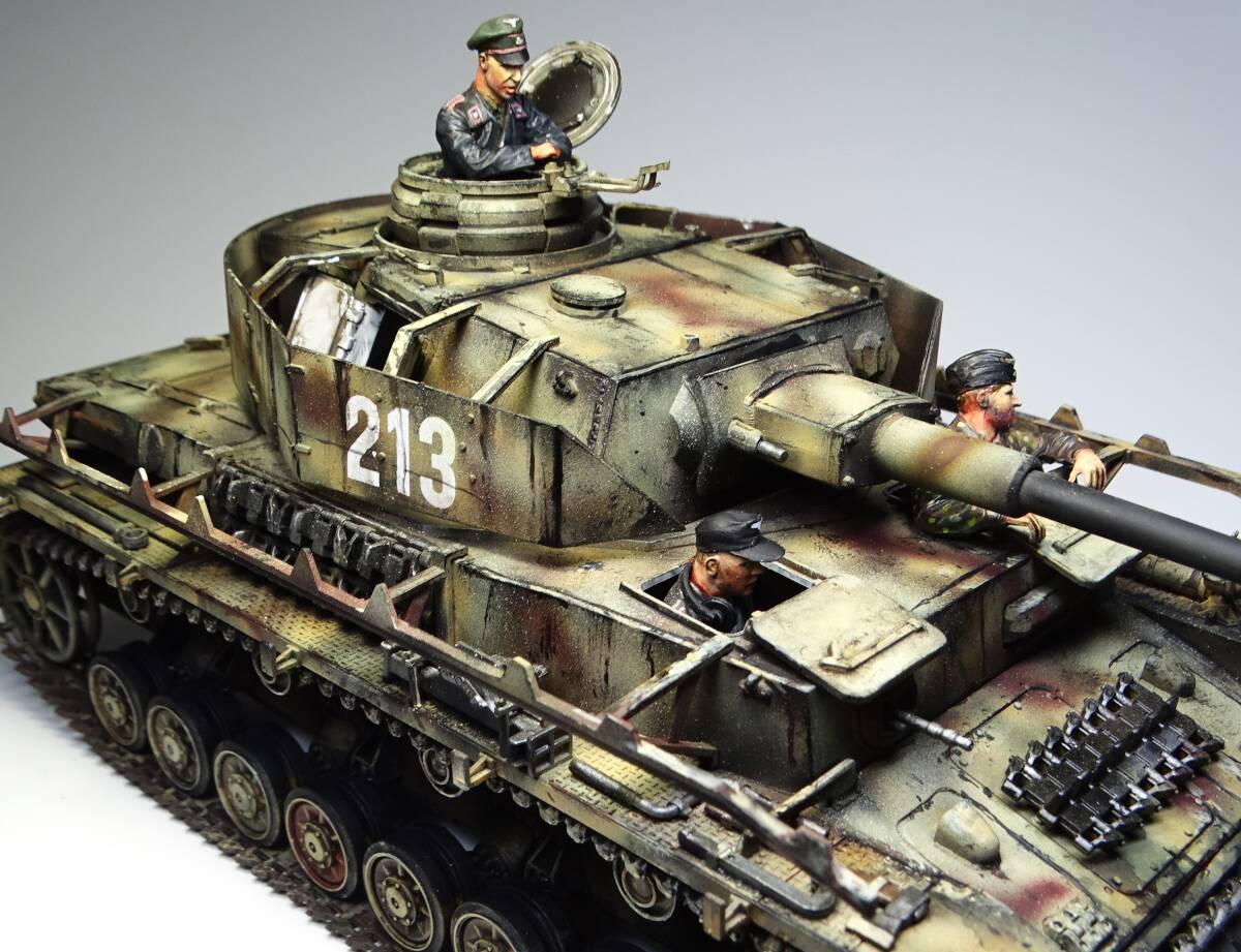 1/35　ドイツⅣ号戦車J型　人形3体付き塗装済み完成品_画像7