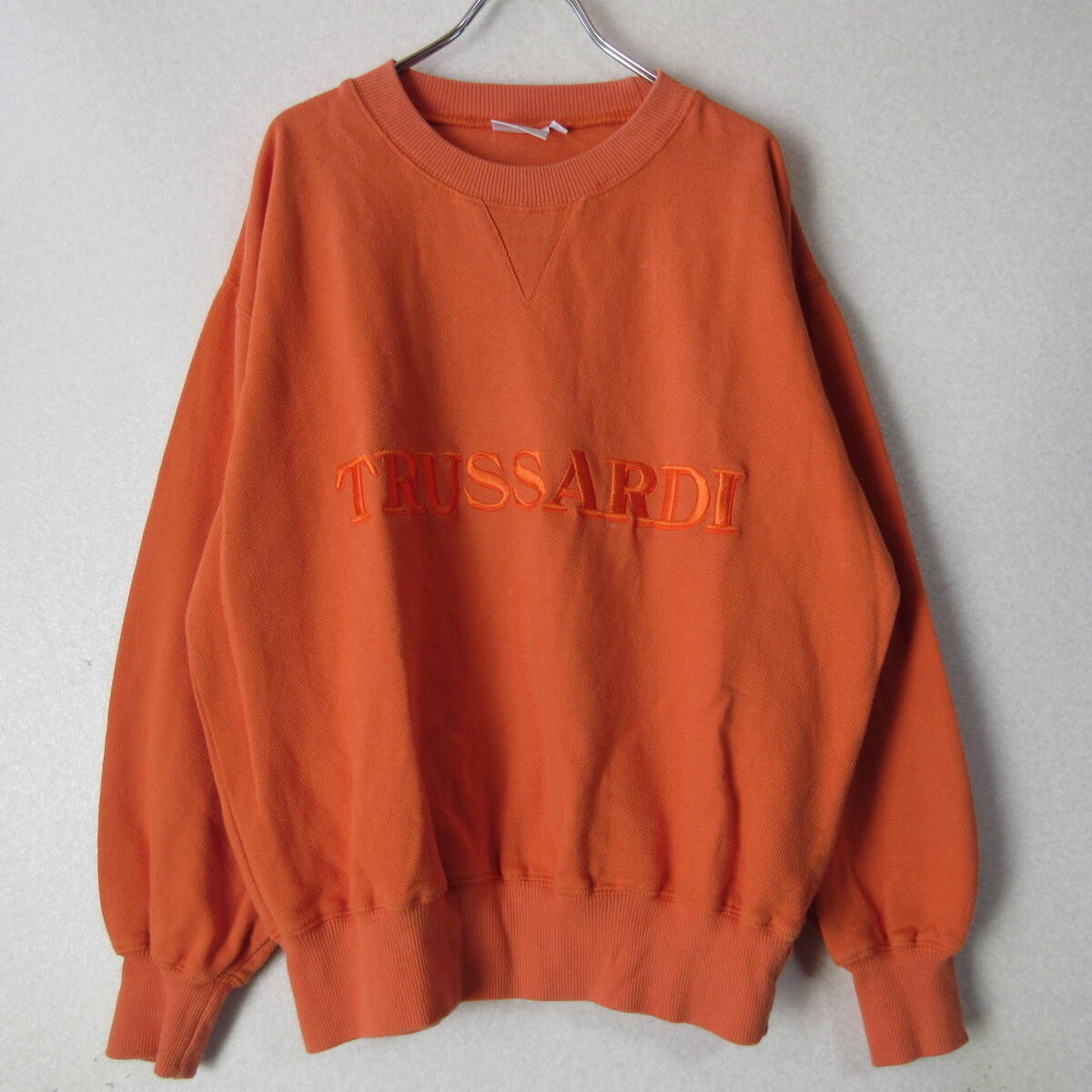 ○90s TRUSSARDI トラサルディ◆スウェット トレーナー ロゴ刺繍 イタリア製 90年代 古着◆メンズ オレンジ Mサイズ_画像2