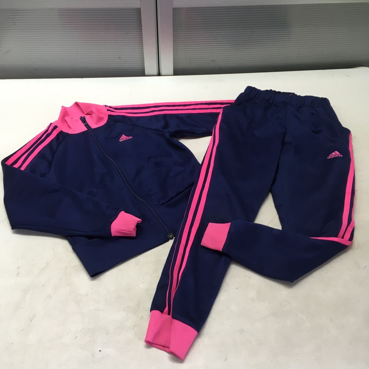 送料無料★adidas アディダス★ジャージ 上下　セットアップ★ネイビーピンク★女の子　キッズ　子供　140 #60312syy_画像1