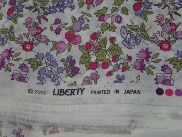 LIBERTY　ポリ　100％　花柄　生地　3.7ｍ　F807_画像4