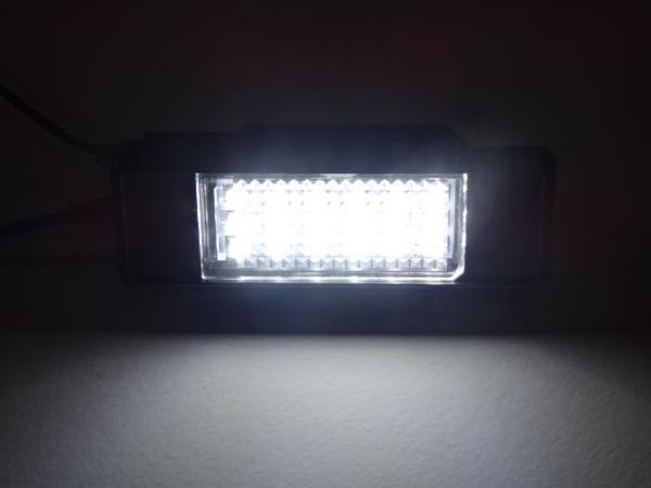プジョー キャンセラー 内蔵　交換式 LED ナンバー灯 ライセンス灯　６０７　セダン_画像1