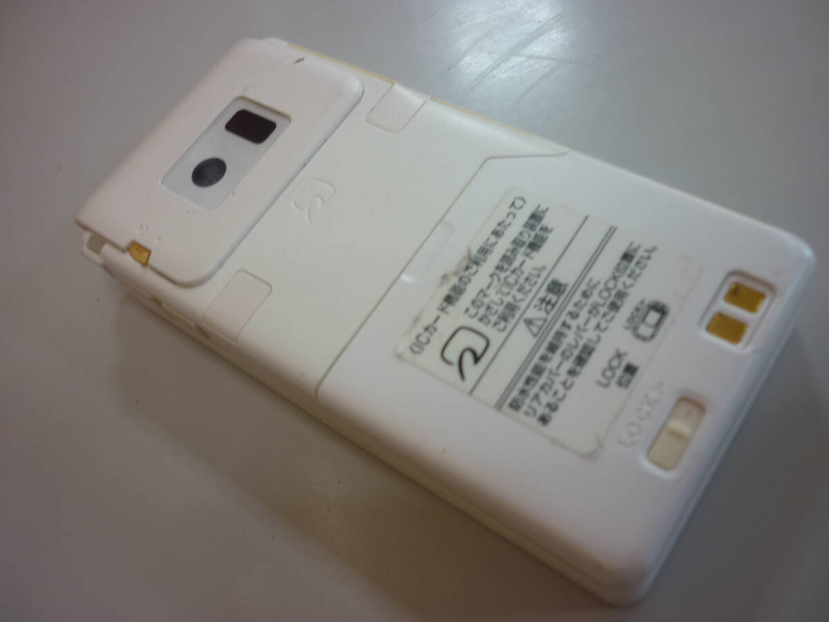 USED■キレイ■docomo FOMA FUJITSU F704i 富士通 ガラケー 携帯電話  充電ケーブルと電池付きの画像6