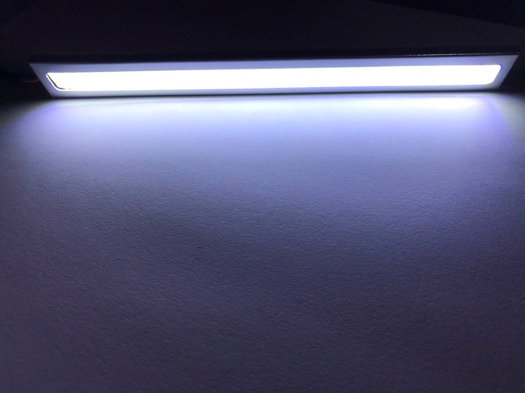 LED デイライト バーライト ホワイト DC12V 10W 薄さ4ミリ 長さ14cm 完全防水 全面発光パネル COB 2本セット 銀枠の画像2