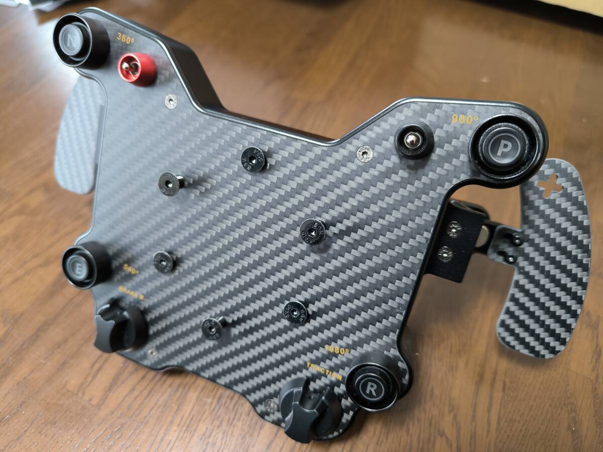 SIMAGIC ハンコン GT1 ハブ + QR70 クイックリリース　レースゲーム用　ステアリング　コントローラー　FANATEC　MOZA　_画像1