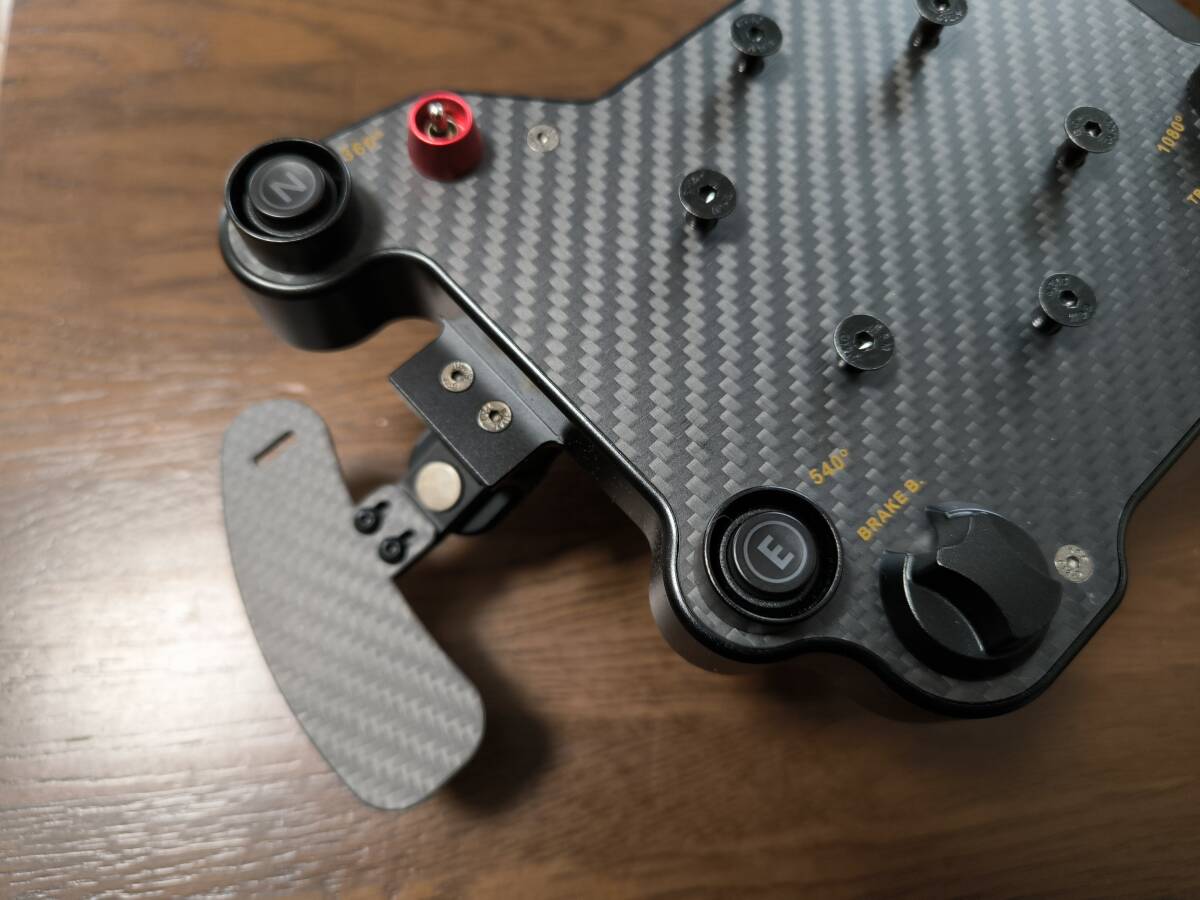 SIMAGIC ハンコン GT1 ハブ + QR70 クイックリリース　レースゲーム用　ステアリング　コントローラー　FANATEC　MOZA　_画像2