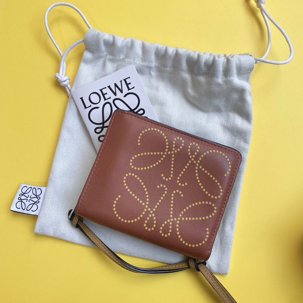 ロエベ アナグラム 二つ折り財布 ブラウン 茶色 イエロー ロエベ アナグラム 二つ折り財布 ブラウン 茶色 イエロー