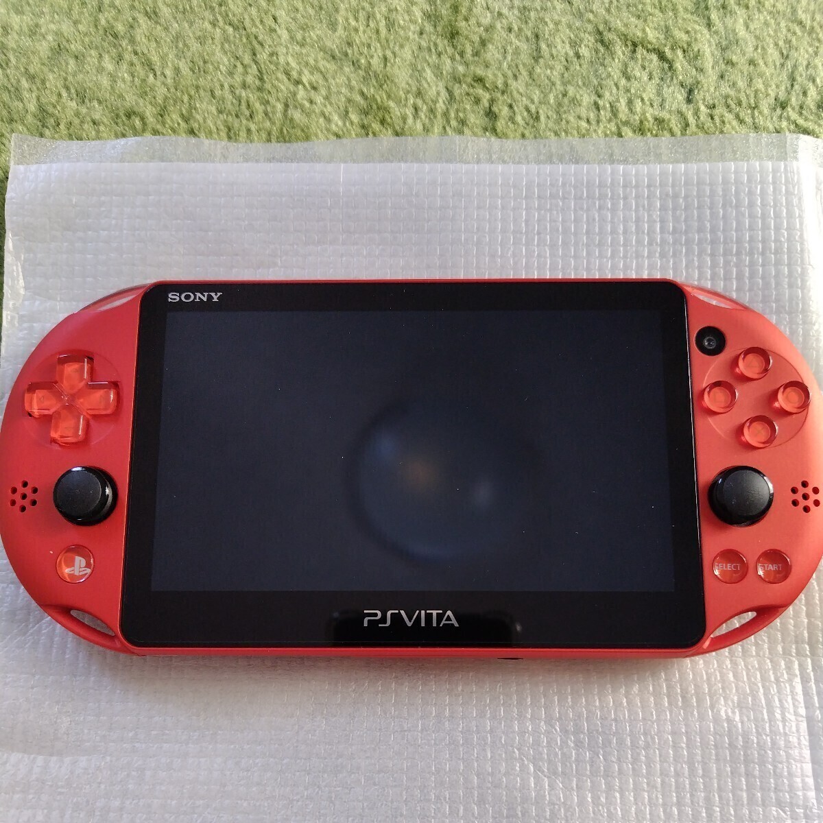 【美品】SONY PS Vita PCH-2000ZA26 Wi-Fiモデル 本体 メタリックレッド_画像2
