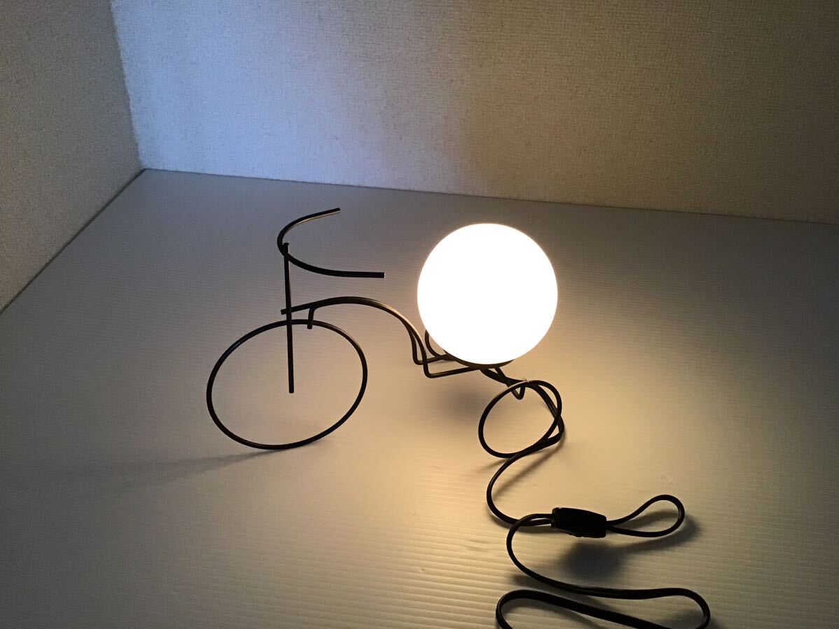 テーブルランプ 三輪車 アンティーク 球体ガラスシェード インテリア 照明器具 デスクランプ 自転車 ルームライトの画像2