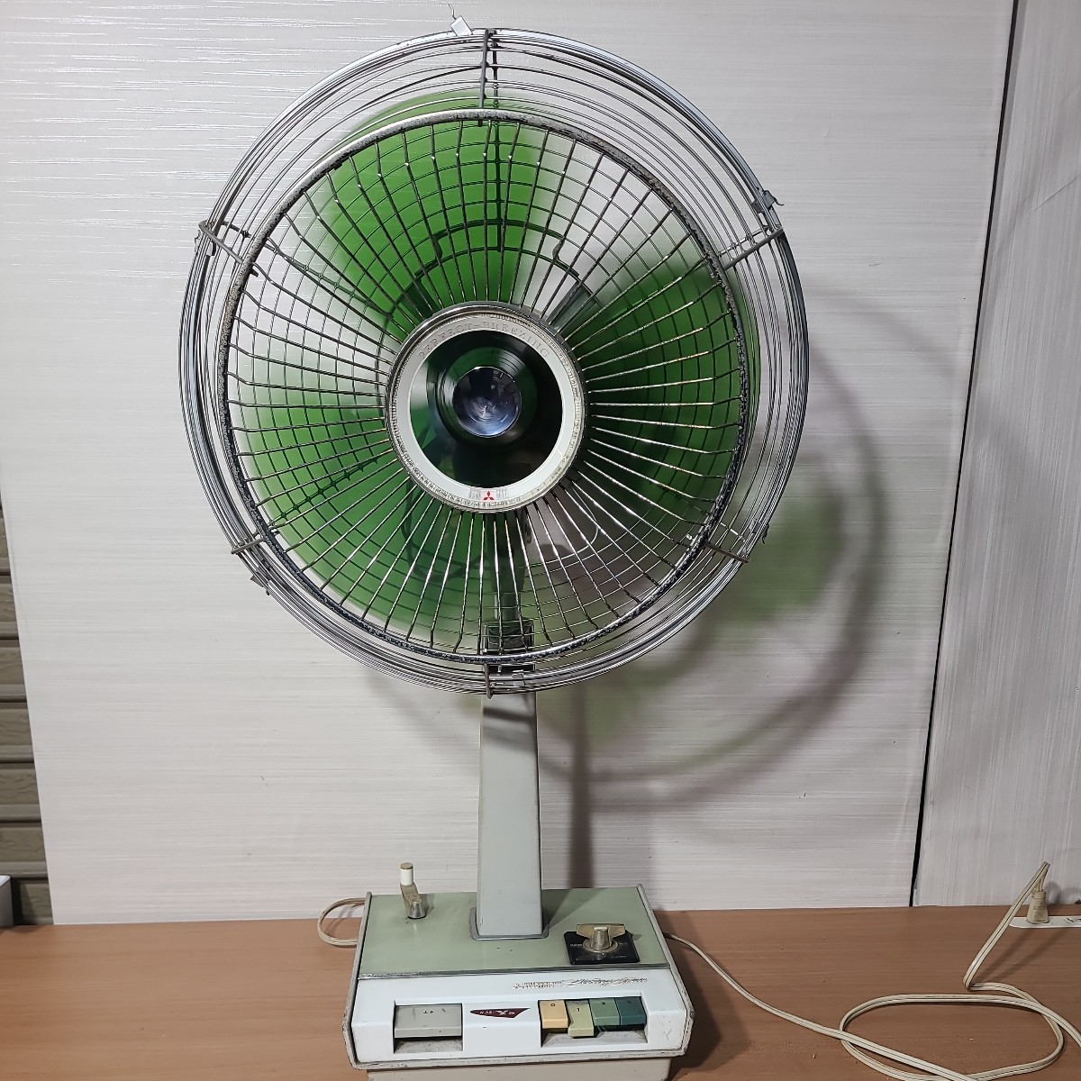 昭和レトロ 扇風機 アンティーク 三菱 レトロ扇風機 R35ーY5 緑 ビンテージ MITSUBISHI_画像1