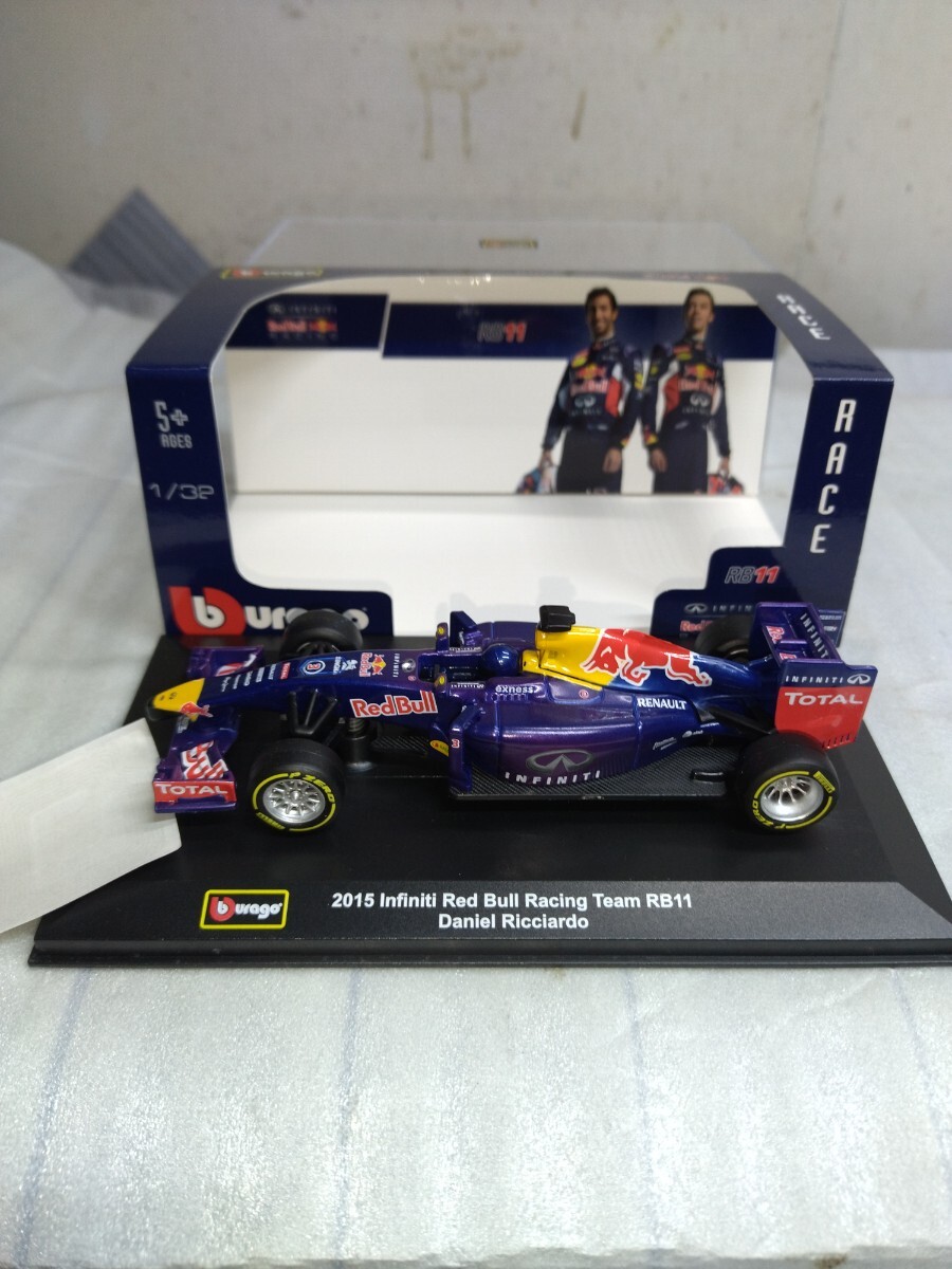 ブラーゴ 1/32 Bburago 2015 infiniti レッドブルレーシング RB11 daniel ricciardo REDBULL _画像1