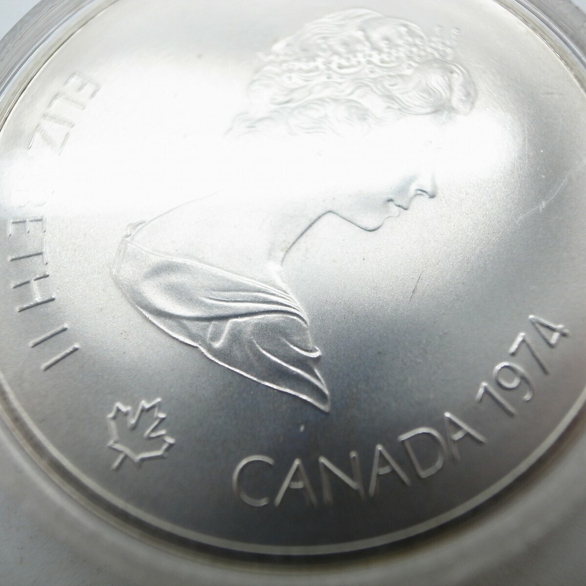 未使用？　ケース入り　カナダ 1975年　銀貨 モントリオールオリンピック エリザベス 5ドル オリンピック コイン_画像3