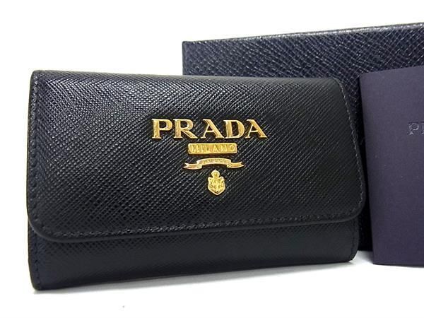 1円 ■美品■ PRADA プラダ 1PG004 サフィアーノレザー 4連 キーケース 鍵入れ キーリング レディース メンズ ブラック系 AV9654_画像1