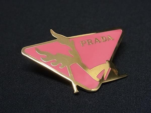 ■新品同様■ PRADA プラダ ピンバッジ ピンブローチ アクセサリー メンズ レディース ピンク系×ゴールド系 AS8234_画像1