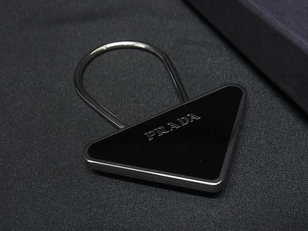 1円 ■極美品■ PRADA プラダ M713 キーリング キーホルダー チャーム メンズ レディース ブラック系×シルバー系 BJ1584_画像1