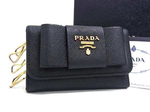 1円 ■美品■ PRADA プラダ 1PG222 サフィアーノレザー リボン 6連キーケース 鍵入れ レディース ブラック系 AV9874_画像1