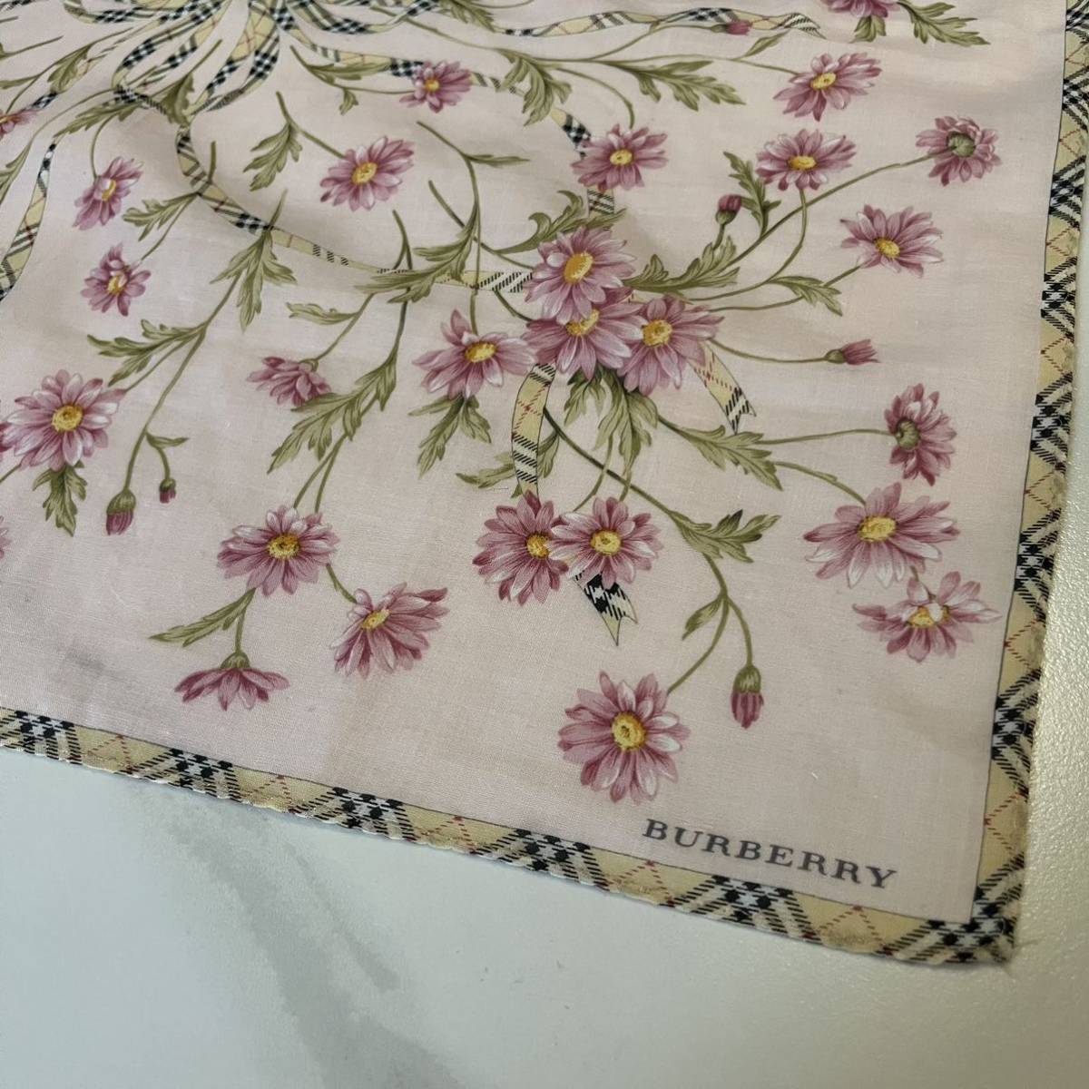 burberry バーバリー ノバチェック 花柄 ピンク ハンカチの画像3