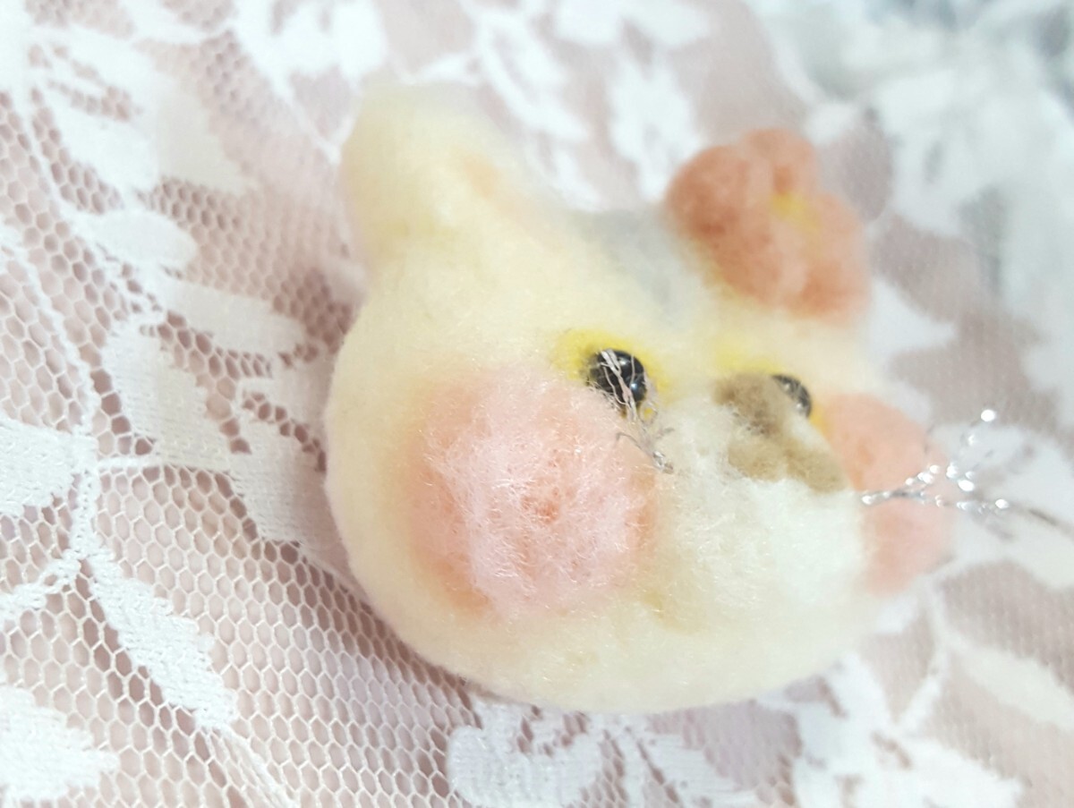 羊毛フェルト　猫　桜　ブローチ ハンドメイド アクセサリー_画像3