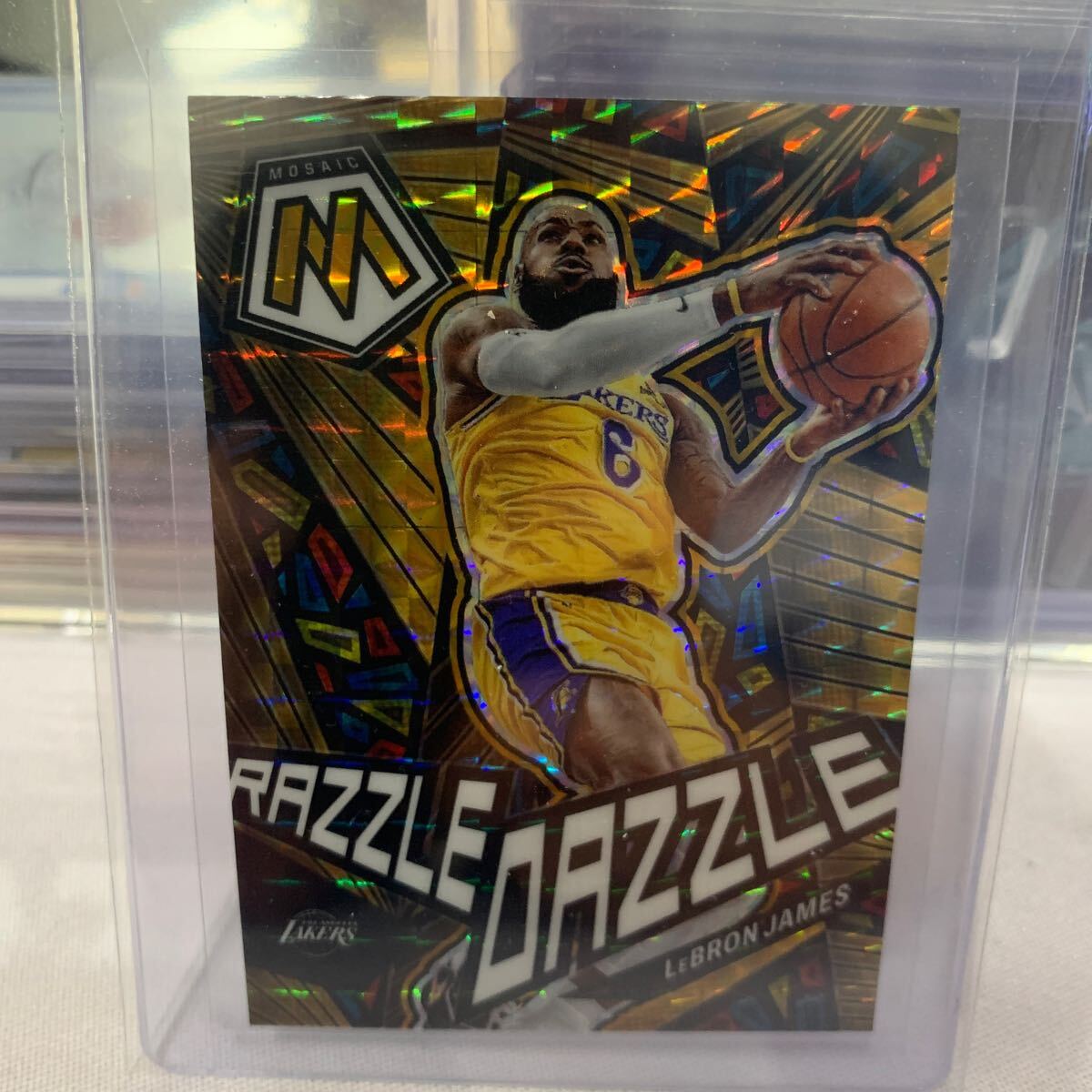 2022-23 Panini Mosaic LeBron James #5 Razzle Dazzle SSP ケース ヒット レイカーの画像1