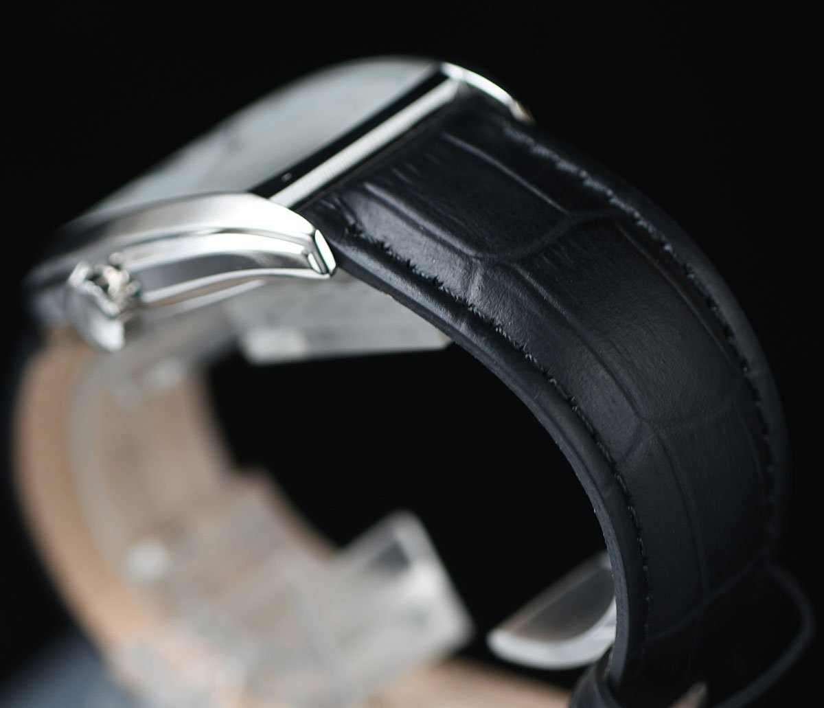 新品 逆輸入セイコーALBA 知的で気品あるトノー型ケース＆ローマ数字 ホワイトフェイス 50m防水 本革ベルト メンズ日本未発売 腕時計_画像10