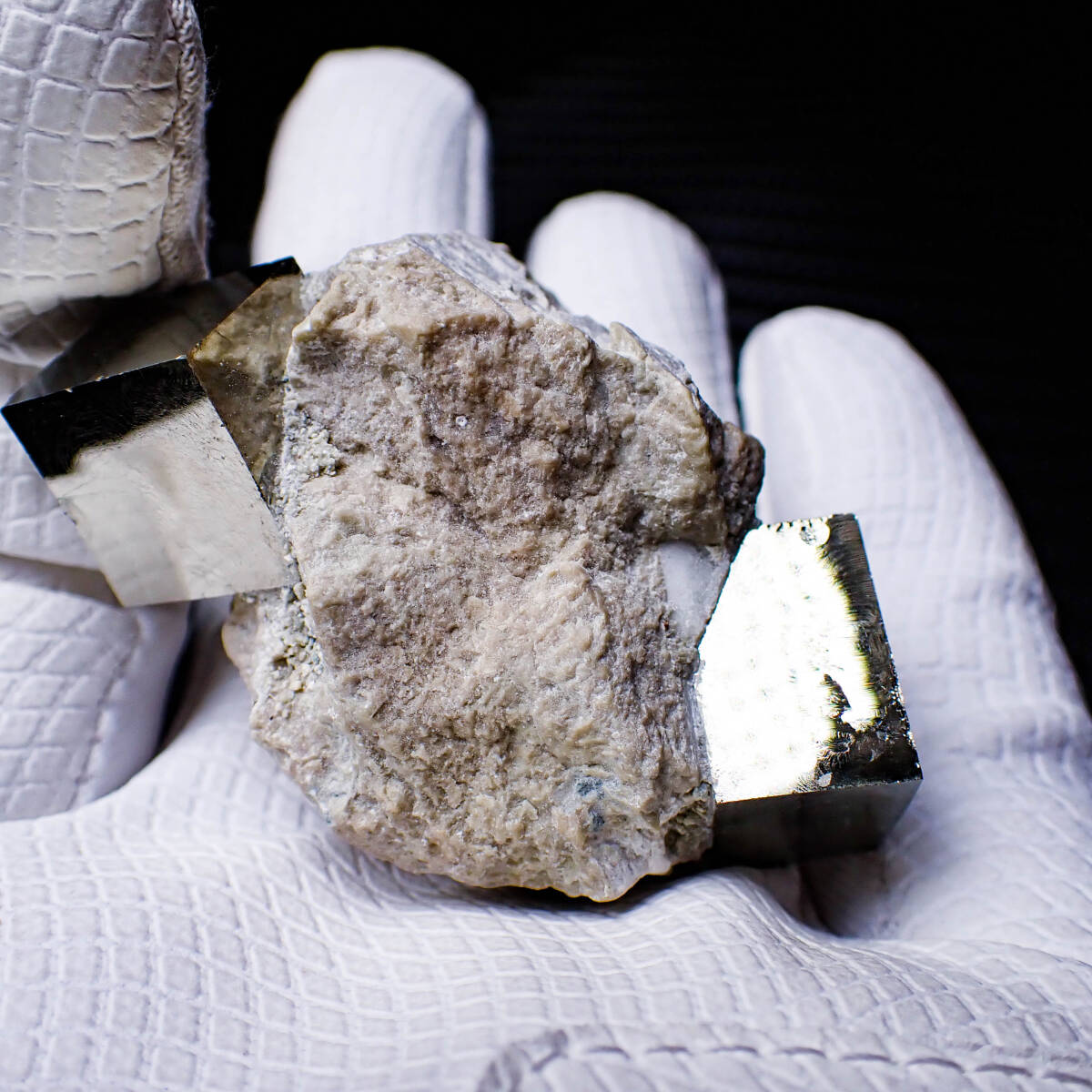 天然石 ツイン パイライト 母岩 黄鉄鉱 鉱物 結晶 標本 金 風水 占い パワーストーン_画像1