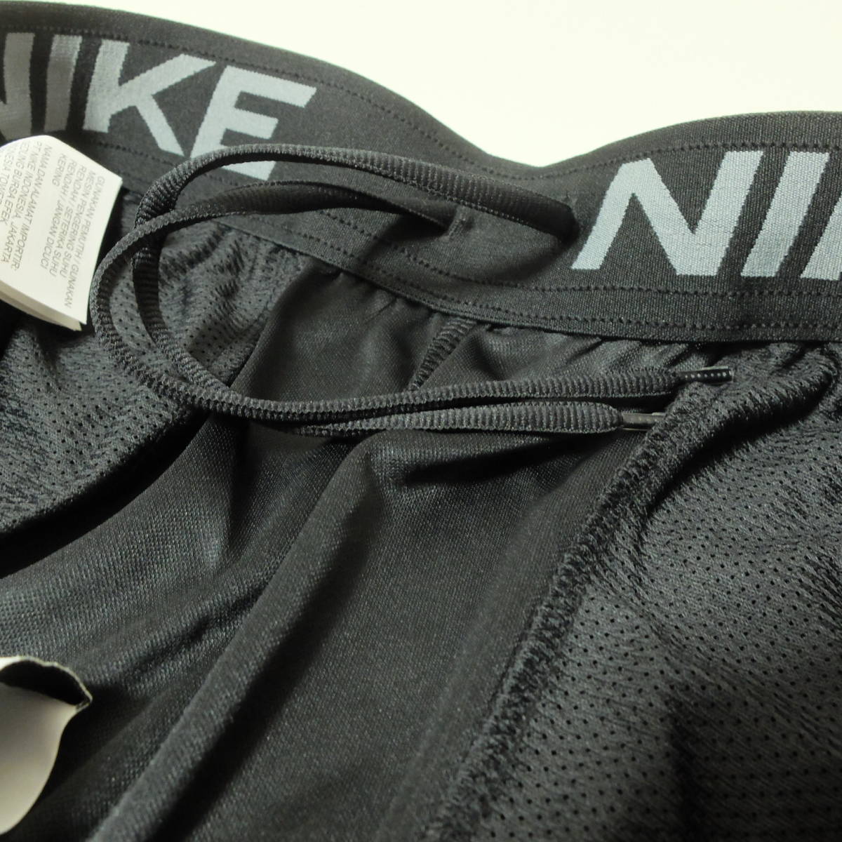 [新品 送料込] メンズL ナイキ Dri-FIT メンズ ニット トレーニングショートパンツ Nike Dri-FIT Men's Knit Training Shorts DD1888_ドローコードが付いた伸縮性のウエスト